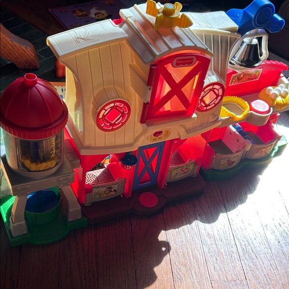 Fisher-Price Farmhouse Fun Playset with Red and Blue - Picture 2 of 6